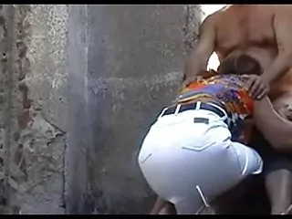 Lilly Banks充满激情的独唱场景