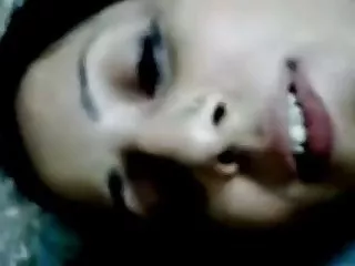 屁股张开的场景为低俗的女同性恋