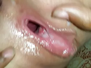 公鸡吮吸金发得到面部射击